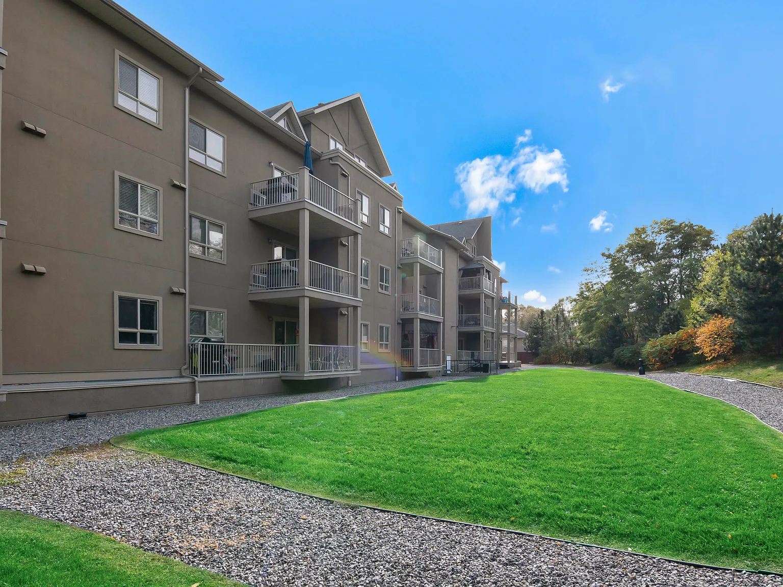 Lake Country Lofts Apartments — Photo 2