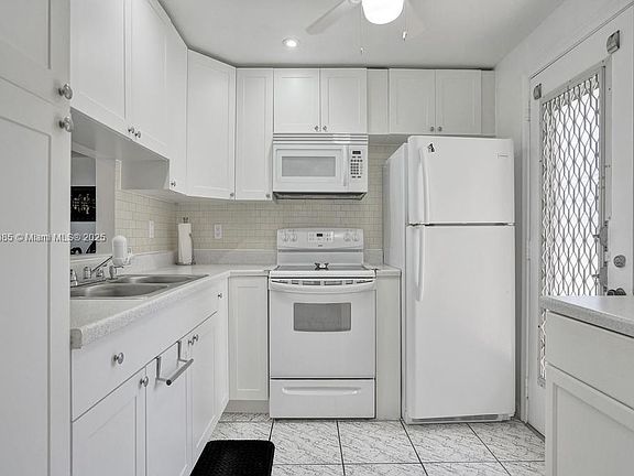 3rd image of 1025 SE 2nd Ave APT 205