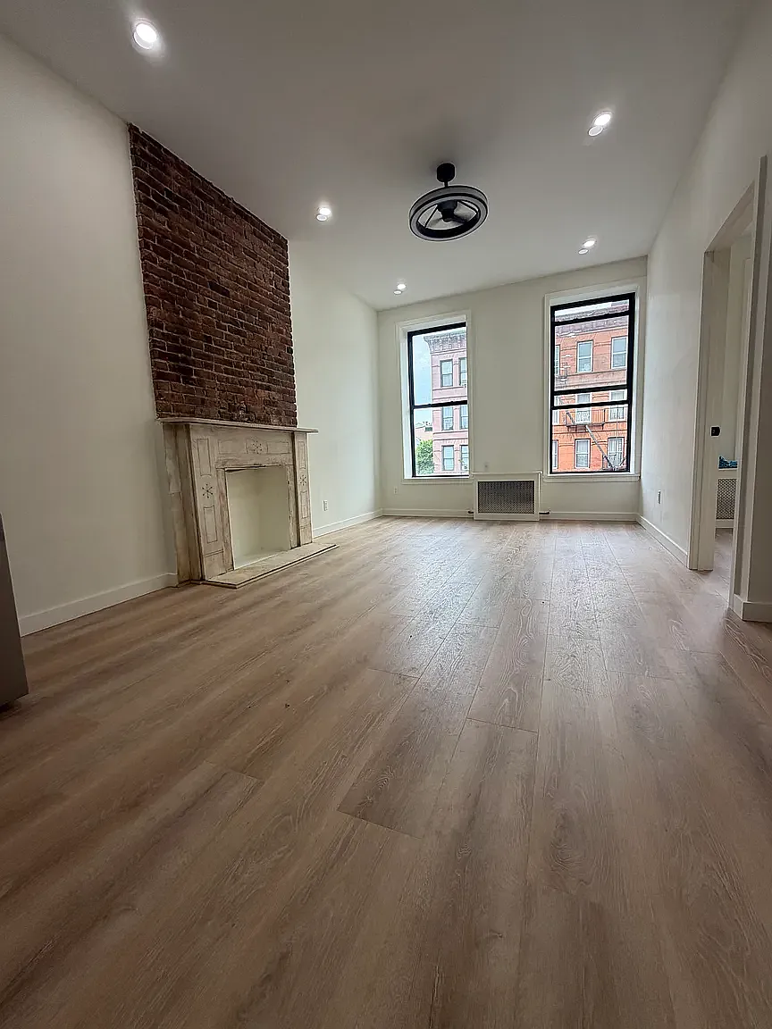 387 7th Avenue — Photo 2
