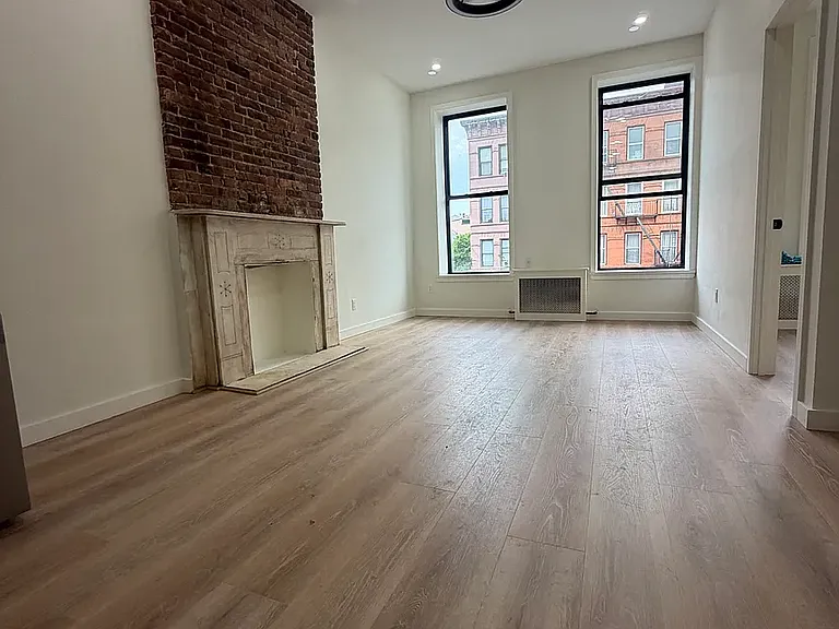 387 7th Ave #2 — Photo 2