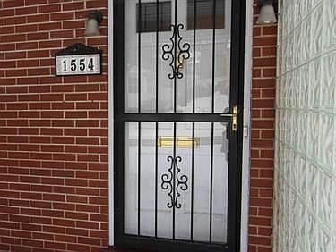 2nd image of 1554 Brookline Blvd