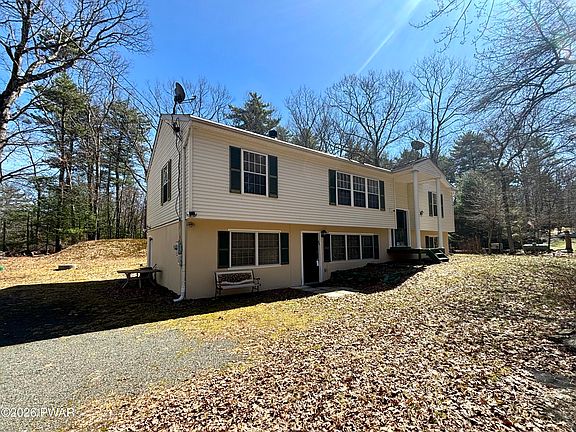 2nd image of 104 Hedge Dr