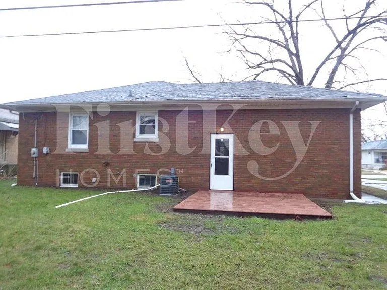 417 Warren St — Photo 2