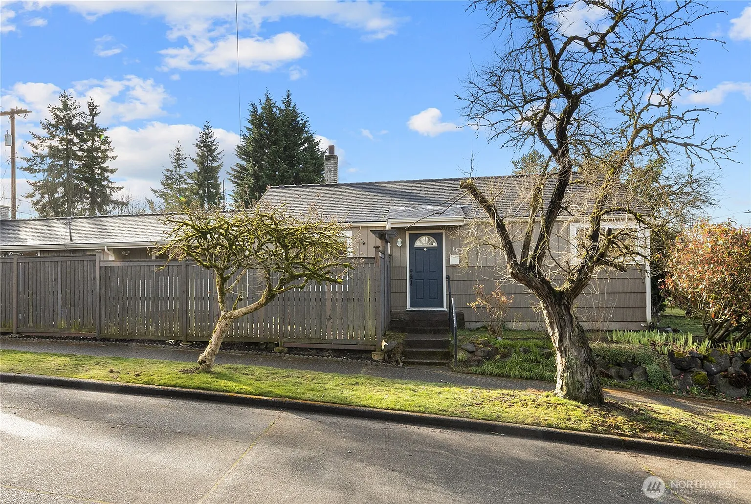 1821 SW Kenyon Street photo 1