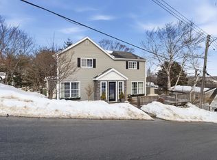 11 Maplewood Dr, Halifax, NS B3N 1C4