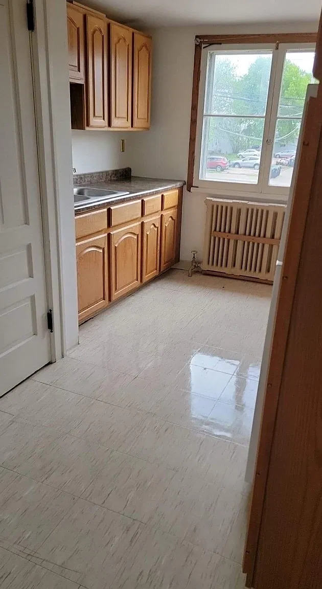 Studio, $695 — Photo 2