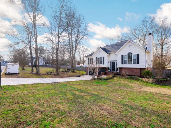 5515 Misty Valley Dr, Ooltewah, TN 37363