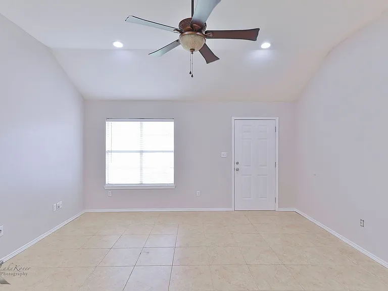 7825 Thompson Pkwy — Photo 5