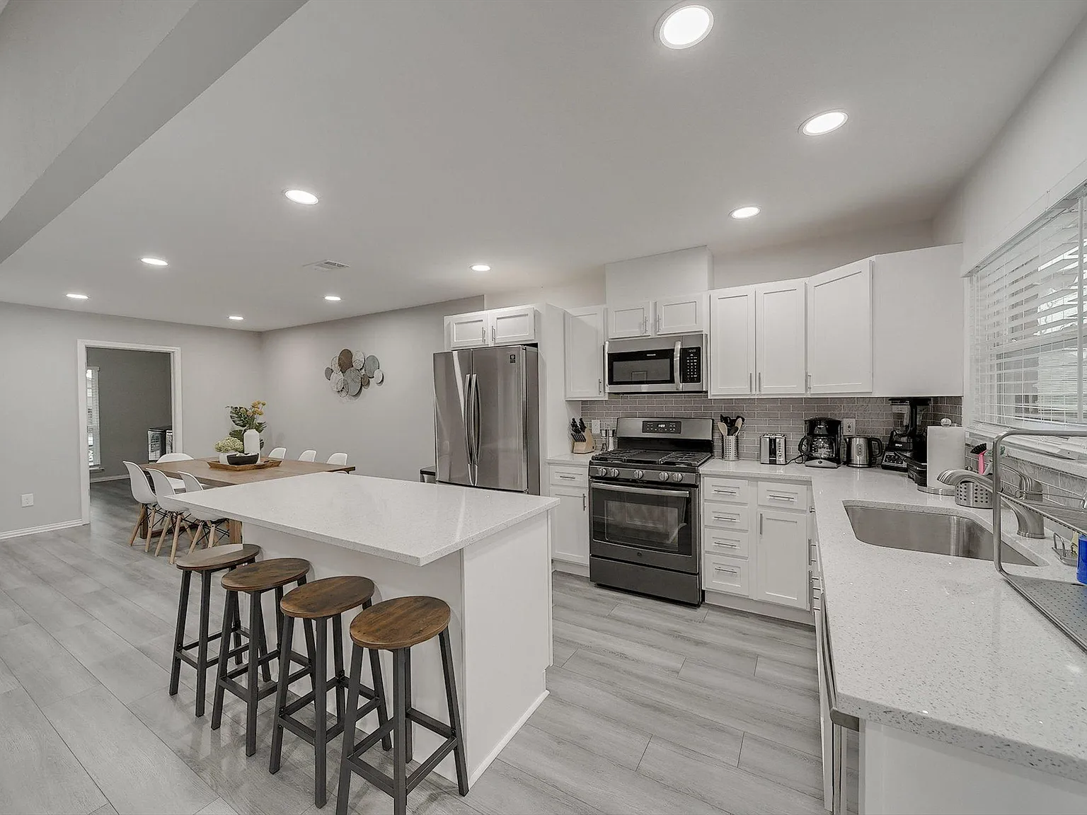 2922 Clover Valley Dr — Photo 2