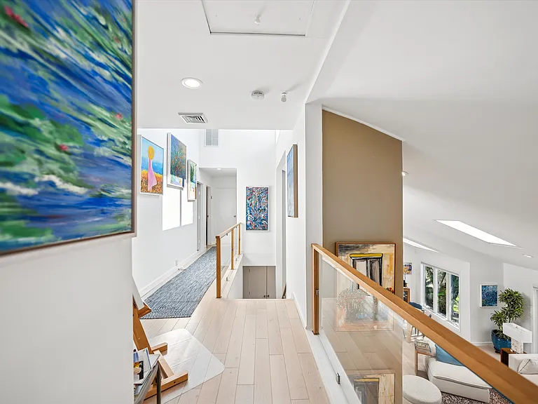 Reynolds Dr — Photo 27