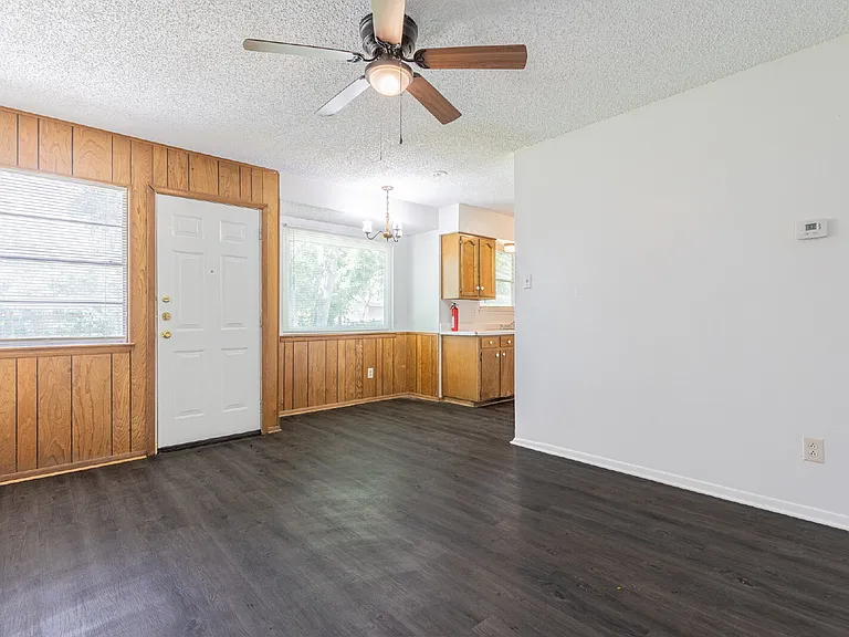 4910 Tennyson Dr — Photo 8