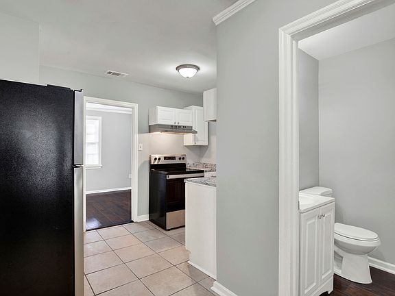 5th image of 2215 Greenwood St #A