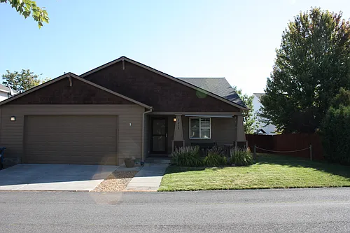 2238 NE Arapahoe Ct Photo 1