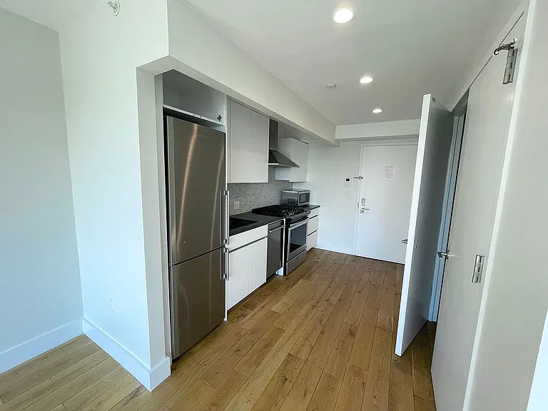 504 Myrtle Ave #7B — Photo 3