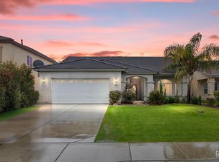 517 New Zealand Dr, Bakersfield, CA