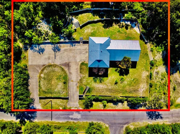 120 Bluebonnet Dr, Junction, TX 76849
