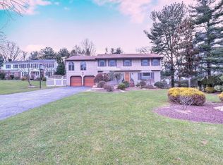 3 Longstreet Rd, Manalapan, NJ 07726