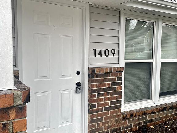 3rd image of 1409 La Chateau Dr