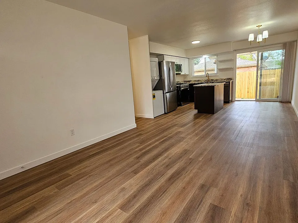 10755.5 W 8th Ave