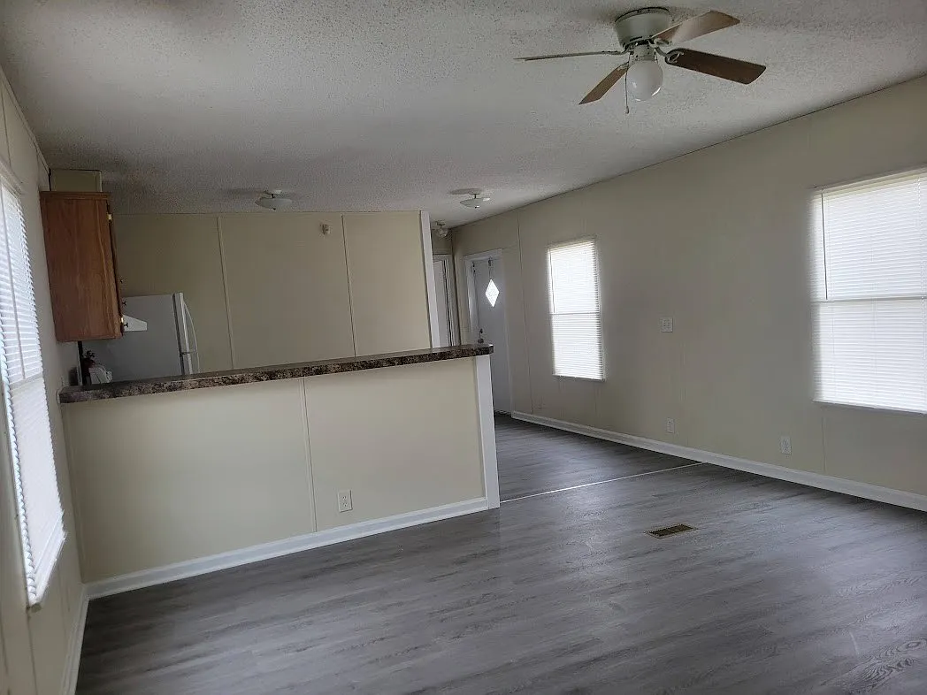 3 bed, 2.0 bath, 1120 sqft, $850 — Photo 2