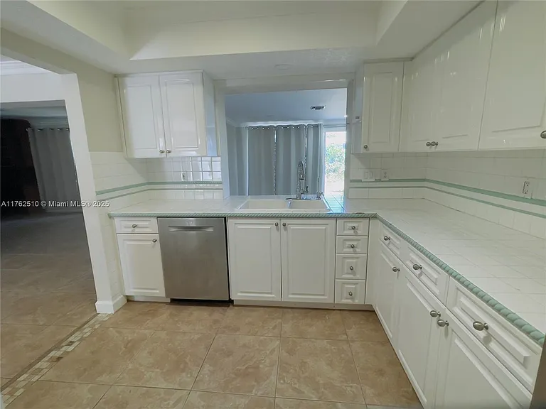 349 NE 31st St — Photo 5