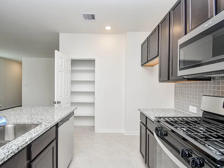 25230 Benroe St — Photo 11