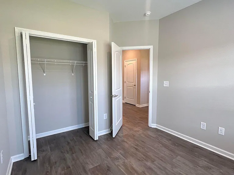 286 Maidens Choice Rd — Photo 19
