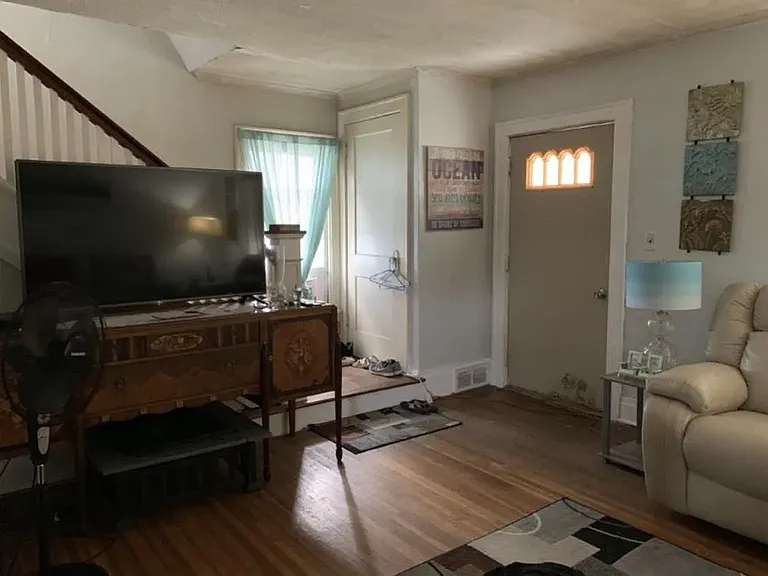 230 E Hazeltine Ave — Photo 5
