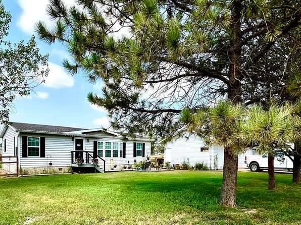1417 6th St SW, Watford City, ND 58854
