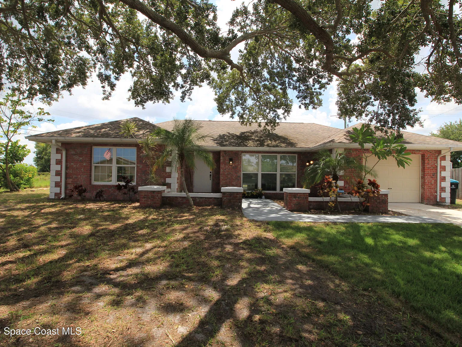 3 bed, 2.0 bath, 1515 sqft, $1,895 — Photo 2