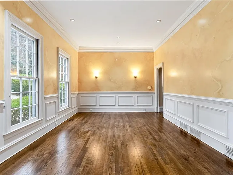 430 W Wesley Rd NW — Photo 15