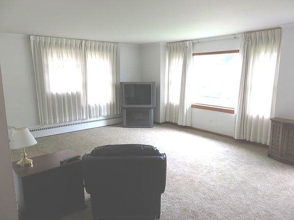 3rd image of 1446 Van Buren Ave