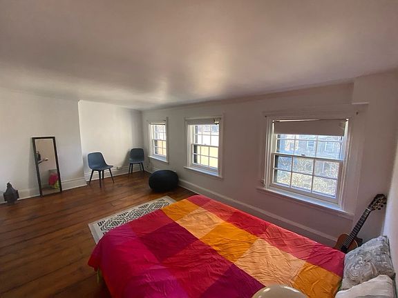 2nd image of 136 Willow St #3R