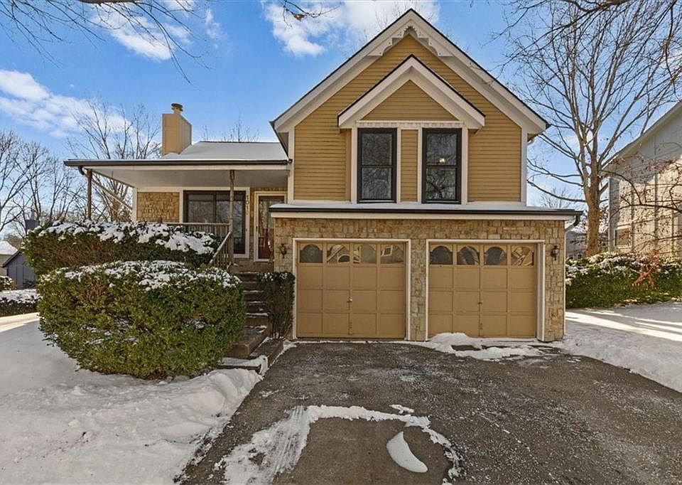 1st image of 1019 E New London Dr