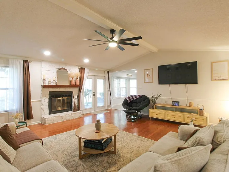 2821 Clayton Dr — Photo 20
