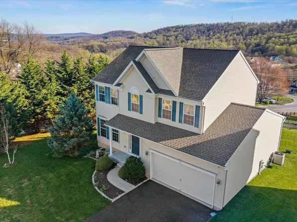501 Sandpiper Ln, New Cumberland, PA 17070