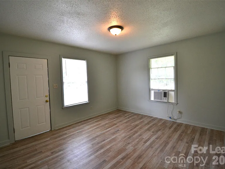 1208 Grace Ave — Photo 21
