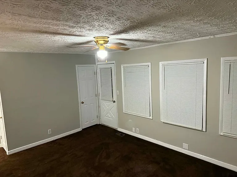 166 Latimer Rd — Photo 3