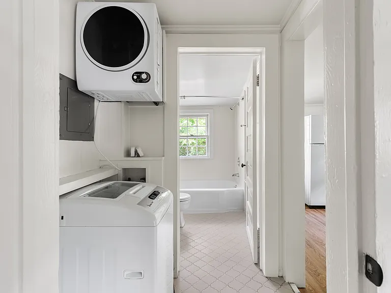 908B Iredell St #B — Photo 6