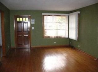 616 Spring St, Roselle, IL 60172