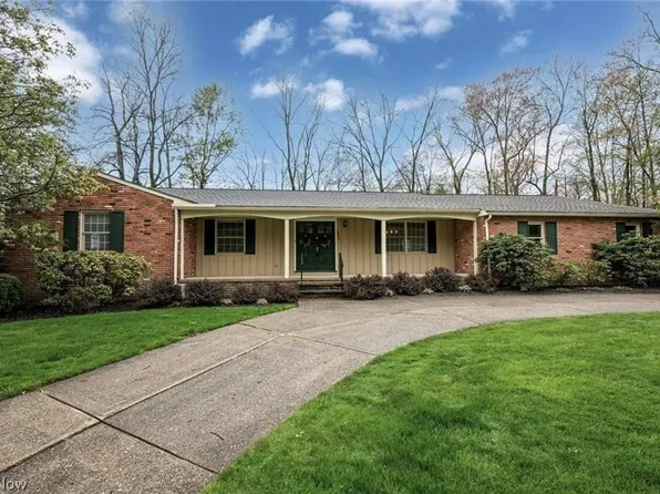 6864 Hickory Hill Dr, Mayfield Village, OH 44143