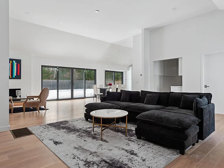 10 Hampton St — Photo 5
