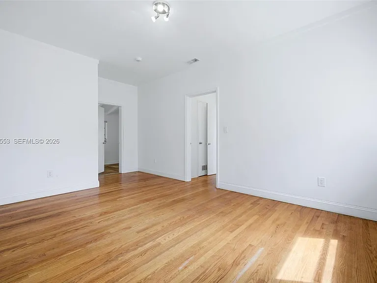 2300 S Miami Ave — Photo 26
