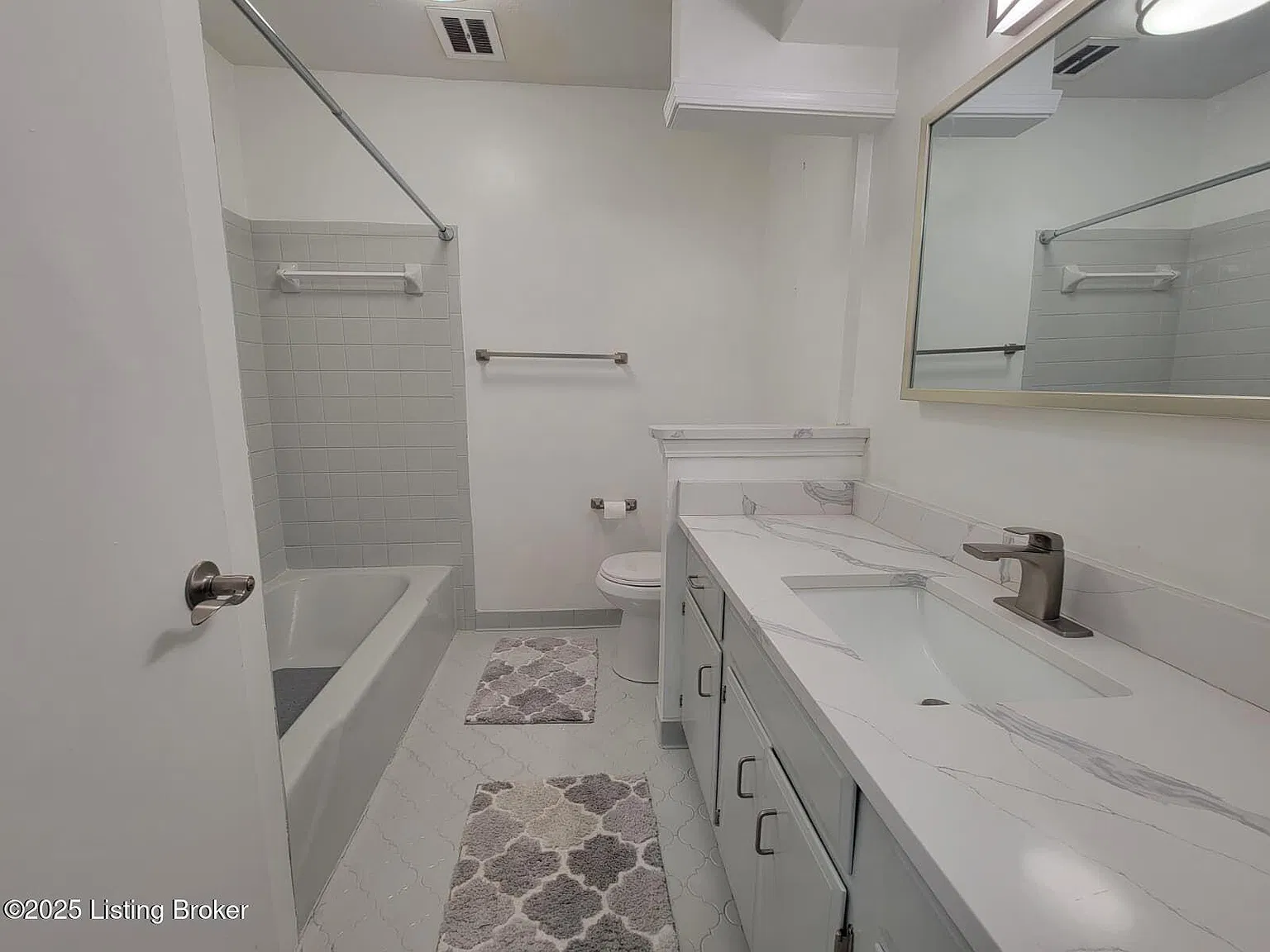 3 bed, 2.0 bath, 1338 sqft, $1,800 — Photo 2