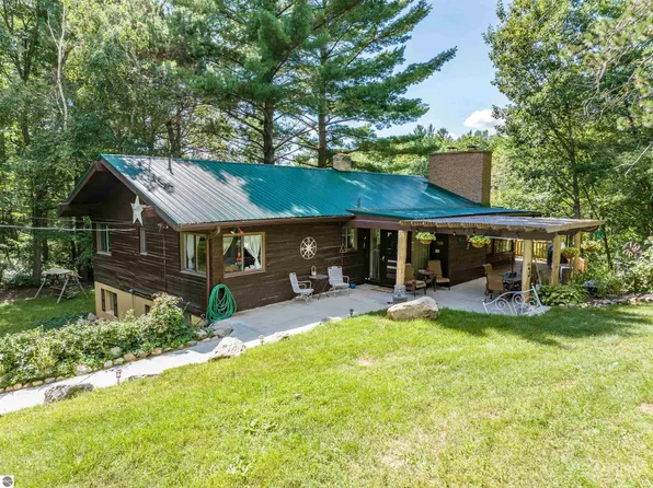 2861 Cemetery Rd, Gladwin, MI 48624