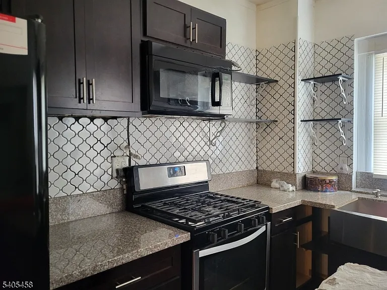 258 Chambers St — Photo 4