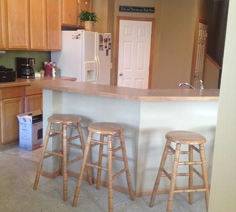 Kitchen with breakfast bar.