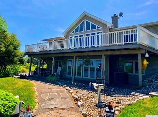 77 Castle Point Rd, Athens, NY 12015