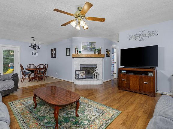 5th image of 275 Oxford Dr