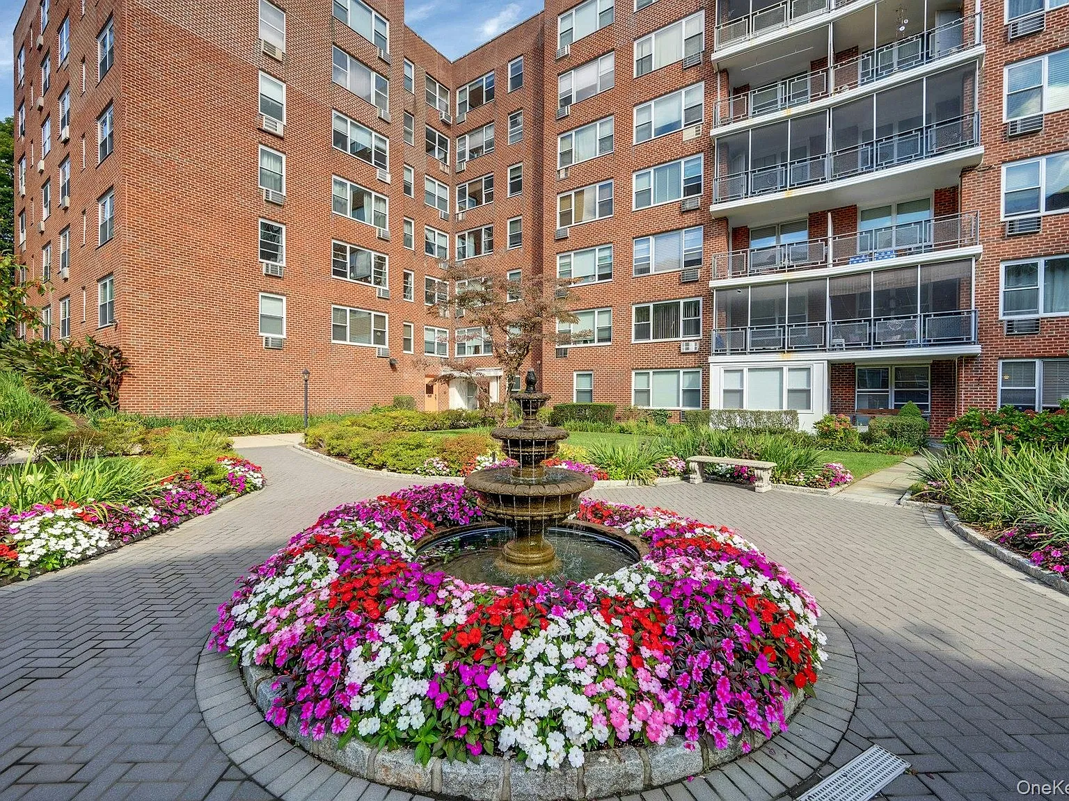 2 bed, 2.0 bath, 1150 sqft, $3,700 — Photo 2